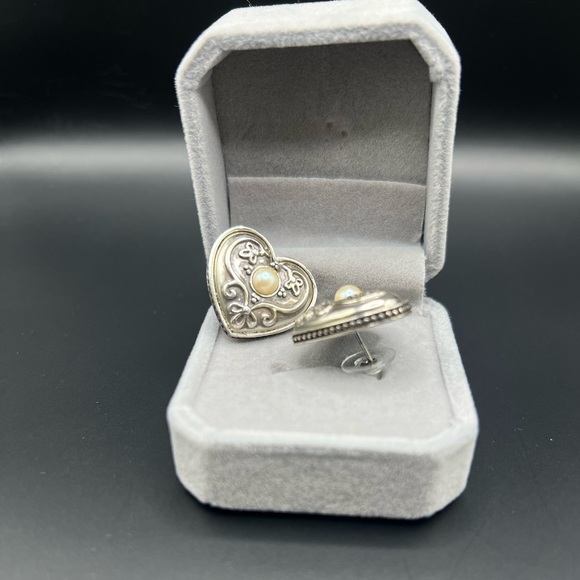 Elegant Silver Heart Earrings with Pearl Accent - Picture 4 of 4